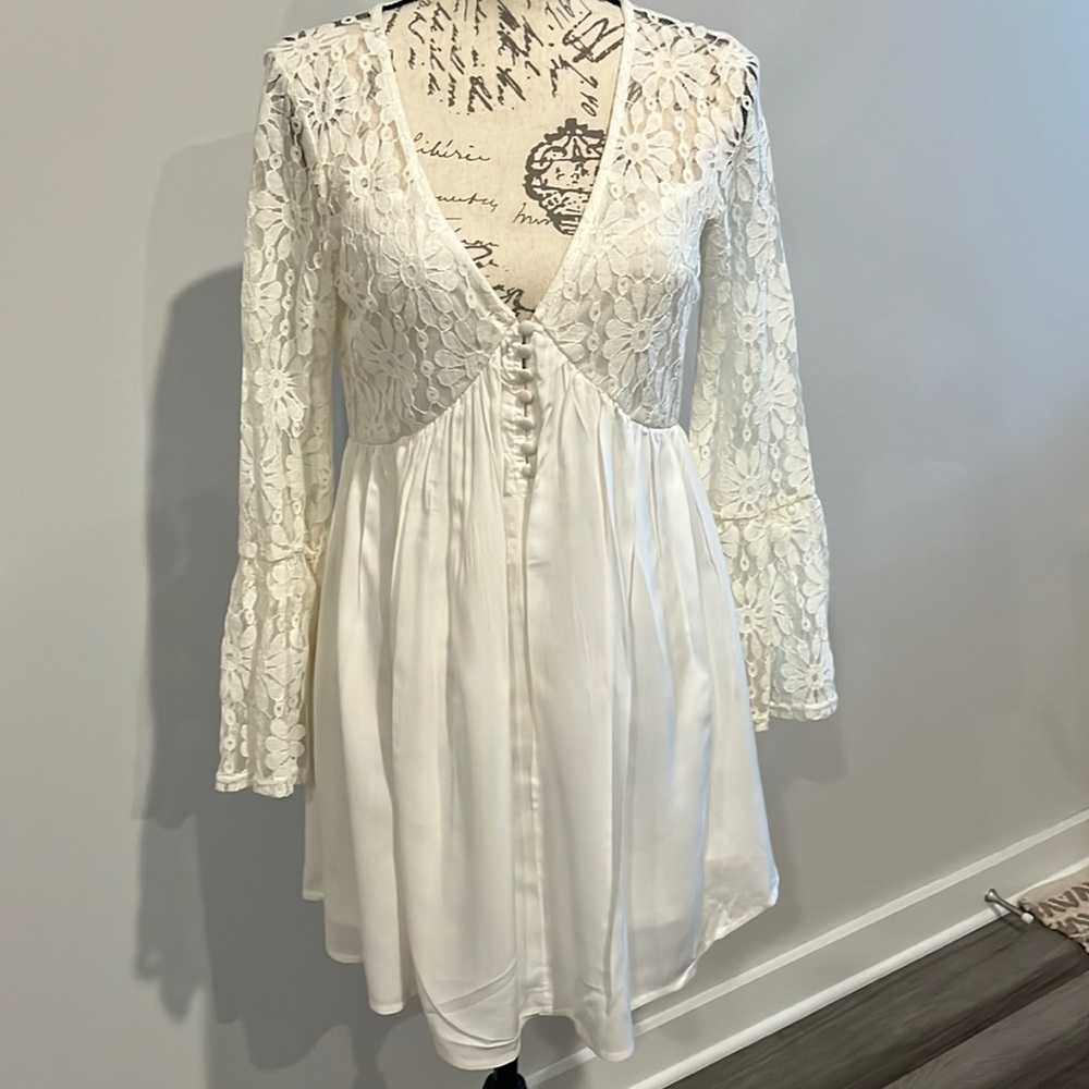 Cute dress with lots of details